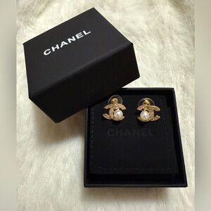 CC Crystals W/ Pearl Fashion Jewelry Earrings Goldtone